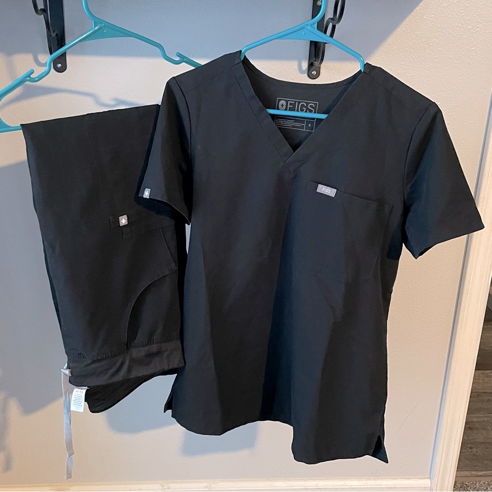 FIGS BLACK SET SIZE SMALL